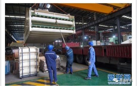 新華社記者報(bào)道: 南昌礦機(jī)復(fù)產(chǎn)復(fù)工，大型礦山機(jī)械設(shè)備發(fā)往東歐